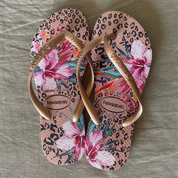 Havaianas Girls Rose Gold & Hibiscus & Leopard Print Sole Flip Flops LIKE NEW - Picture 5 of 7